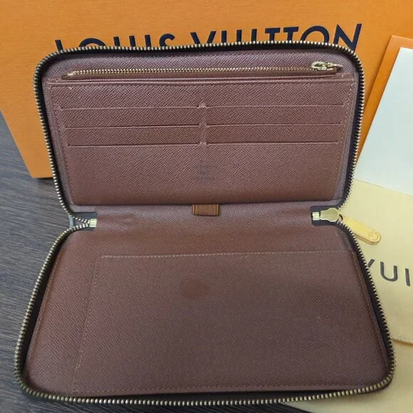 Louis Vuitton Zippy Organizer! Hard to find! 😊 - Picture 13 of 15
